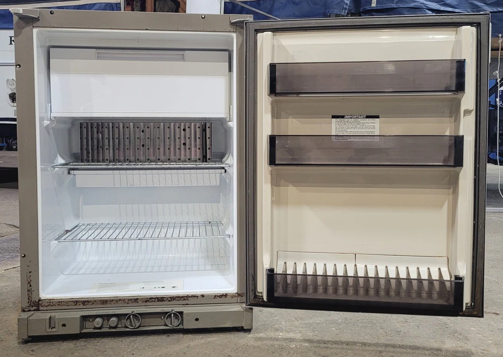Used Complete Dometic RM2301 Fridge 3-WAY - Image 9