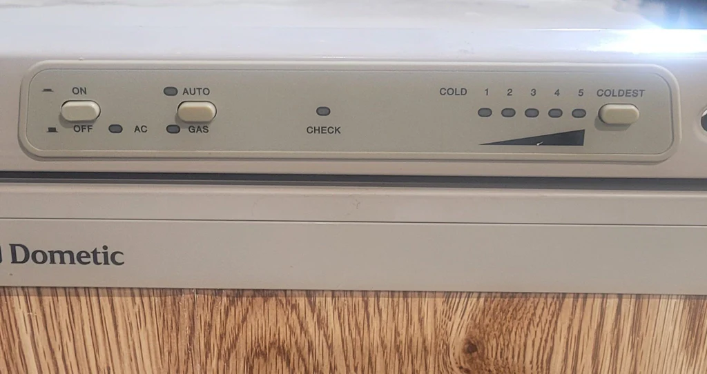 Used Complete Dometic RM2820 Fridge 2-Way - Image 10