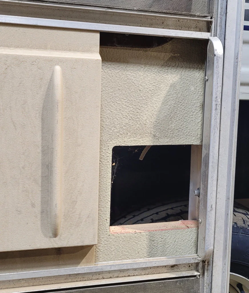 Used RV Square Entry Door 20 1/8" x 68 1/8" - Image 3
