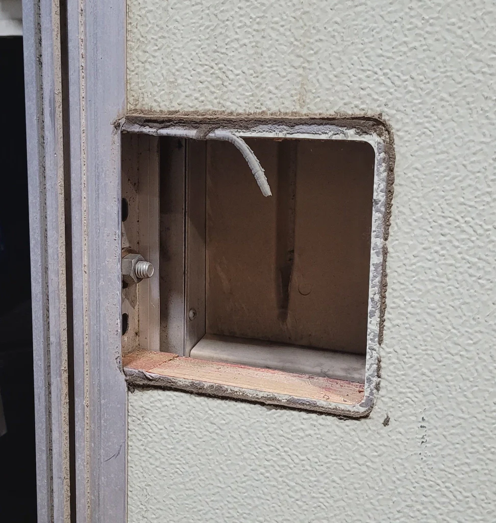 Used RV Square Entry Door 20 1/8" x 68 1/8" - Image 5