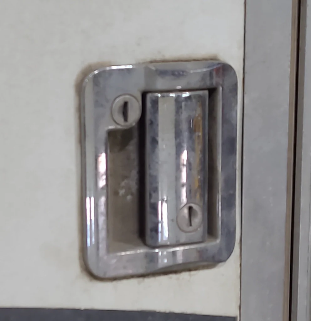Used RV Square Entry Door 23 3/4" x 66 3/4" - Image 5