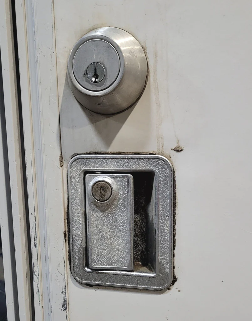 Used RV Square Entry Door 25 7/8" x 67 7/8" - Image 6