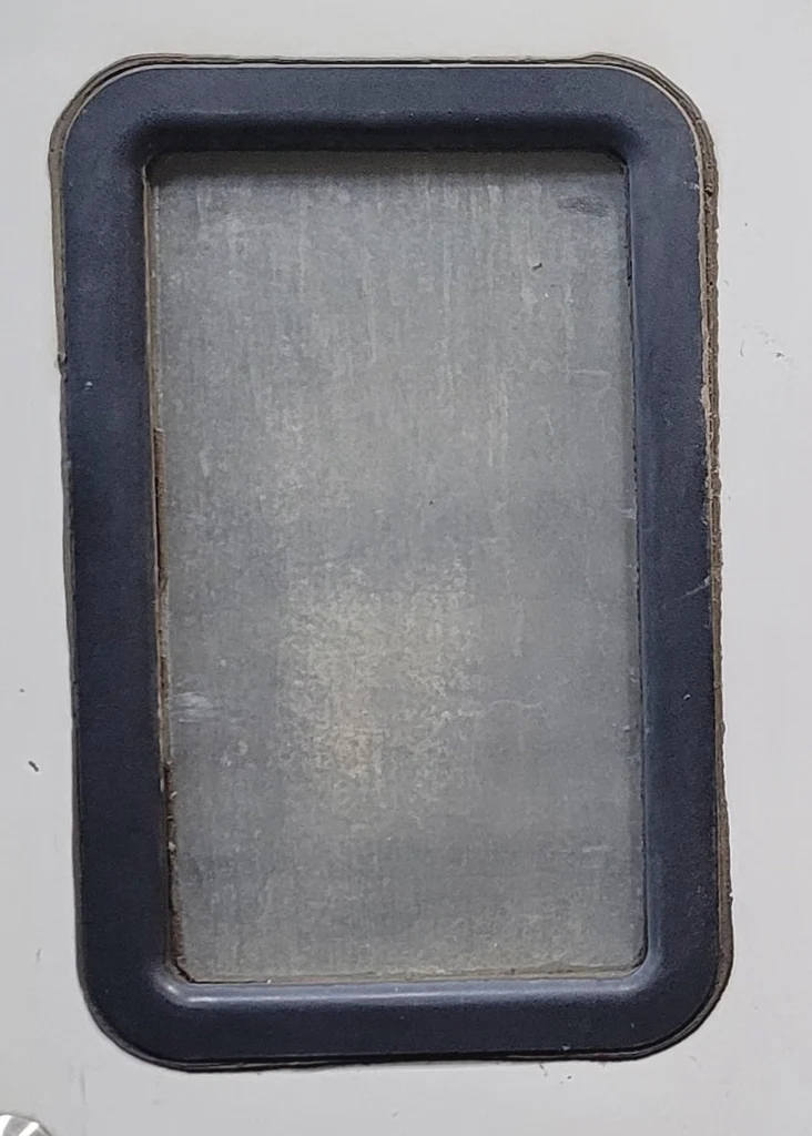 Used RV Square Entry Door 25 7/8" x 67 7/8" - Image 7