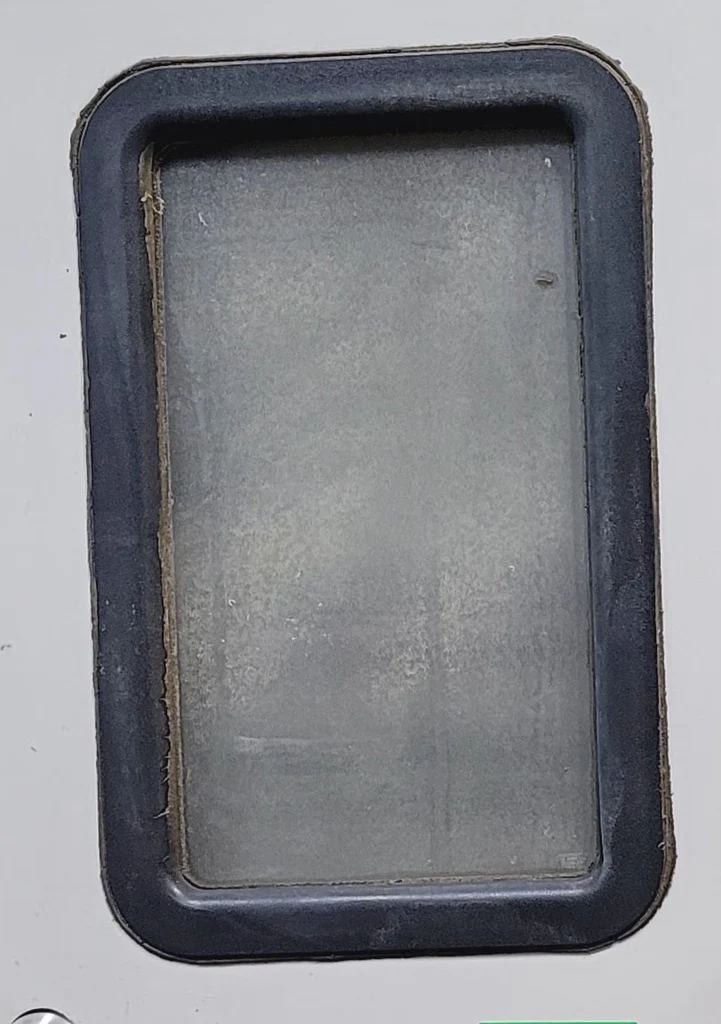 Used RV Square Entry Door 25 7/8" x 67 7/8" - Image 7