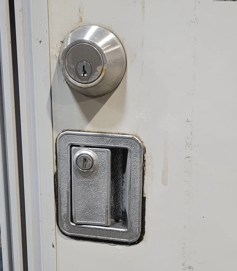 Used RV Square Entry Door 25 7/8" x 67 7/8" - Image 6