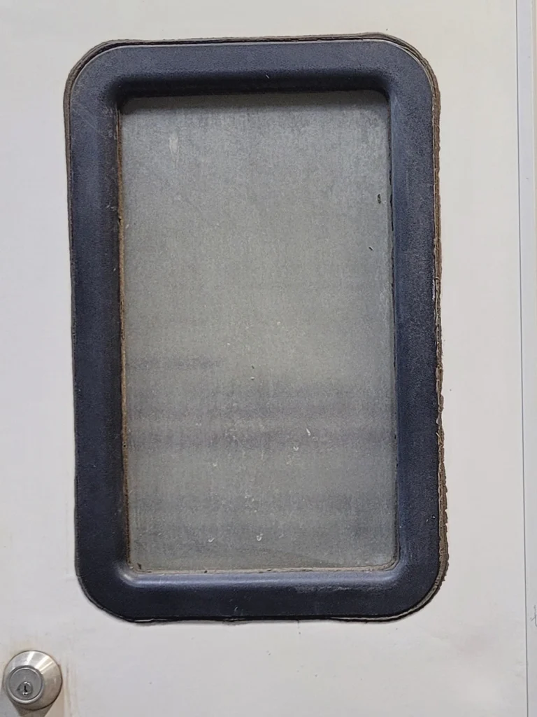 Used RV Square Entry Door 25 7/8" x 67 7/8" - Image 7