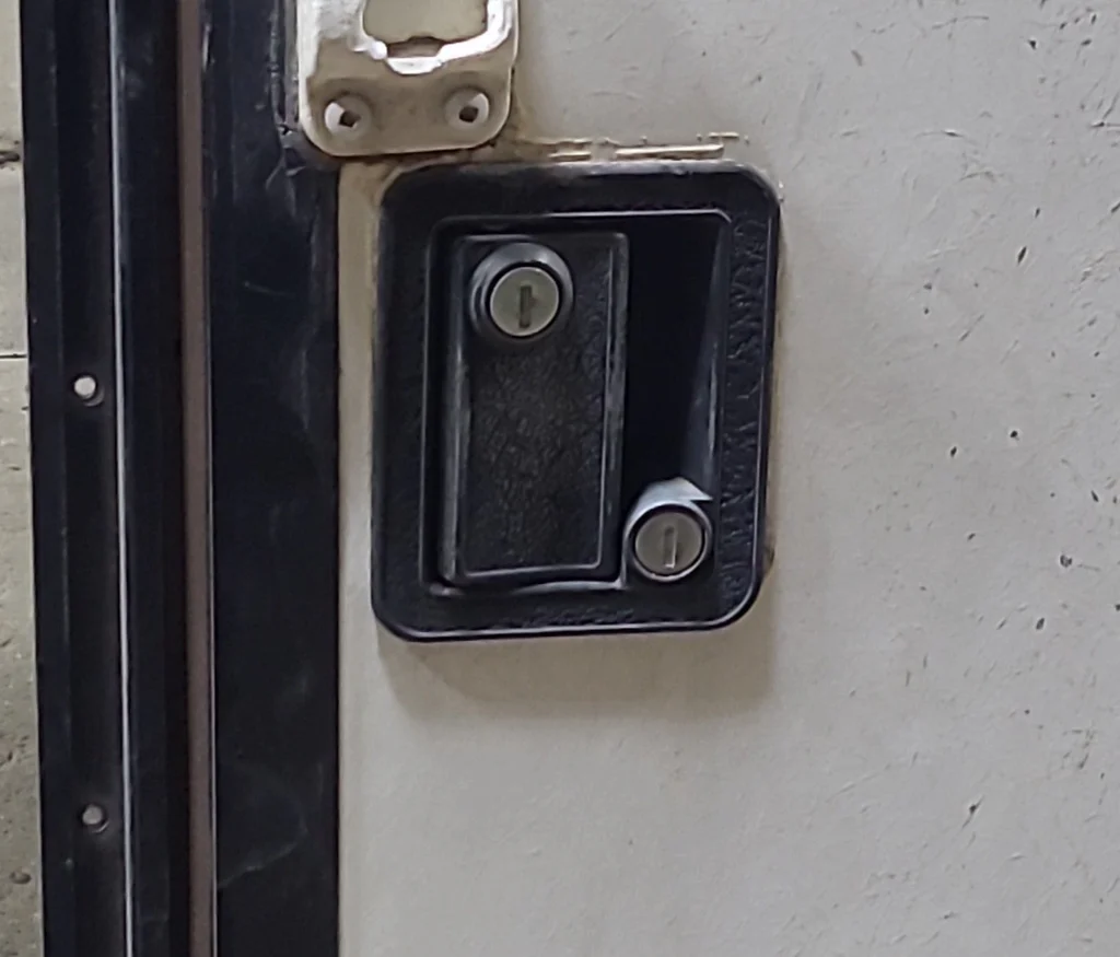 Used RV Square Entry Door 30 1/2" X 70 5/8" - Image 4