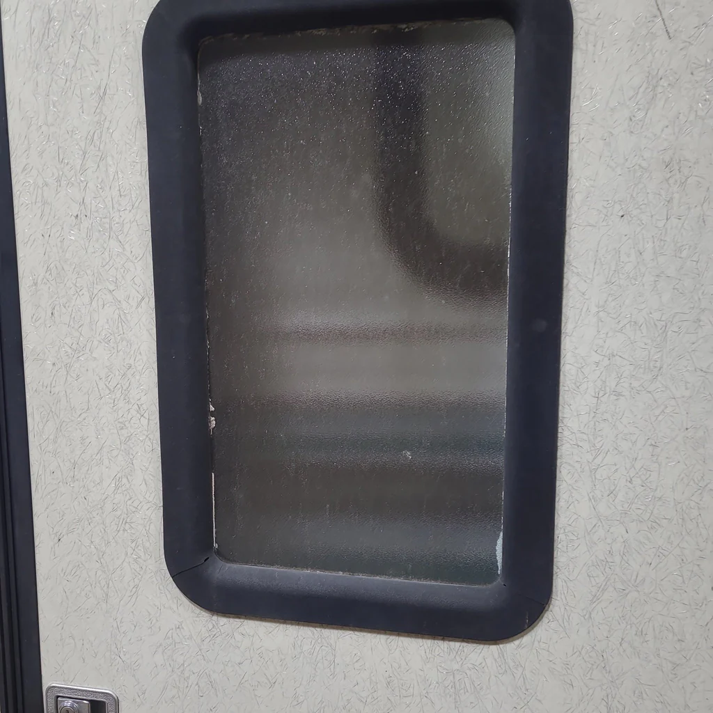 Used RV Square Entry Door 30 1/4" x 70 1/4" - Image 7