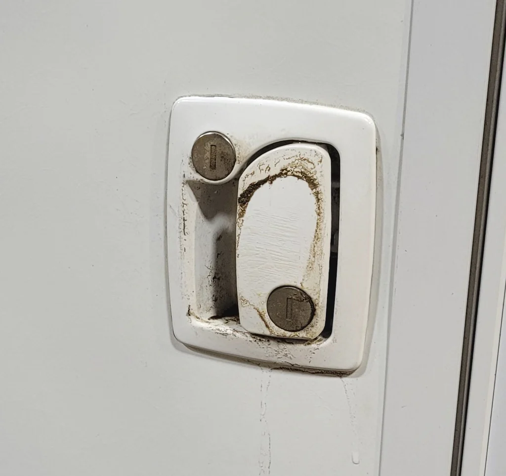 Used RV Square Entry Door 31 3/4" x 71 5/8" - Image 4