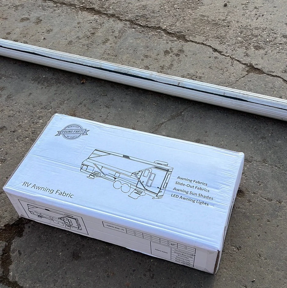 Used Complete Manual Awning A&E Dometic 18’ New canvas - Image 4